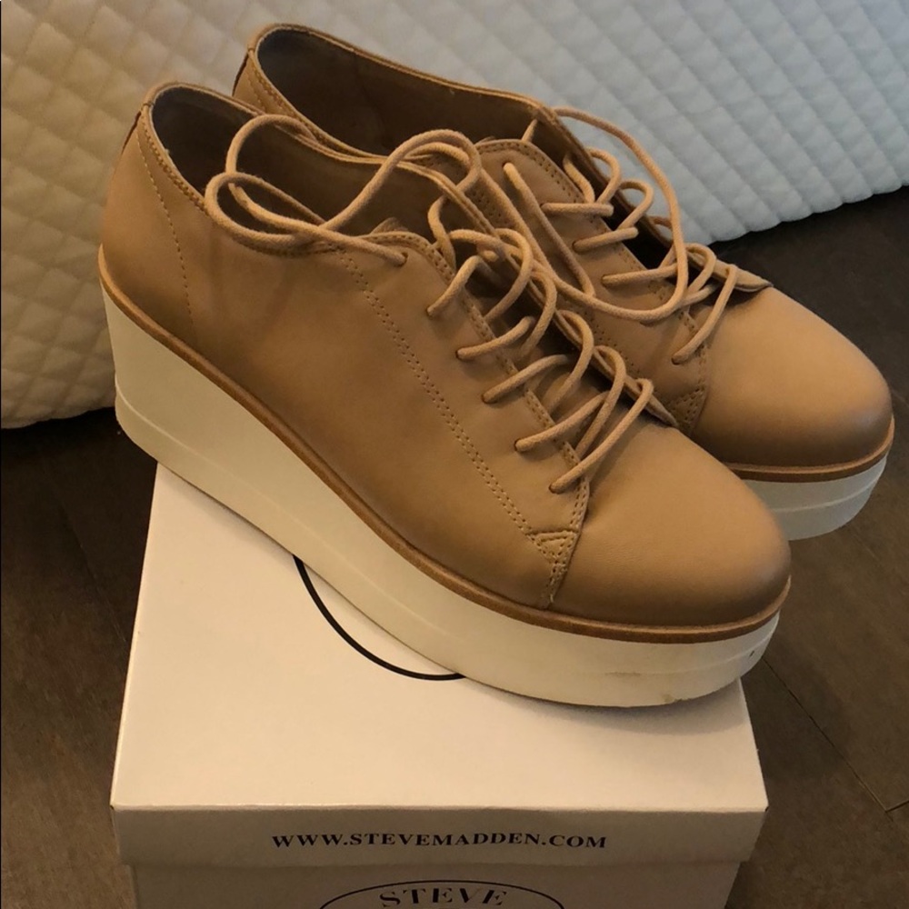 Platform leather sneakers